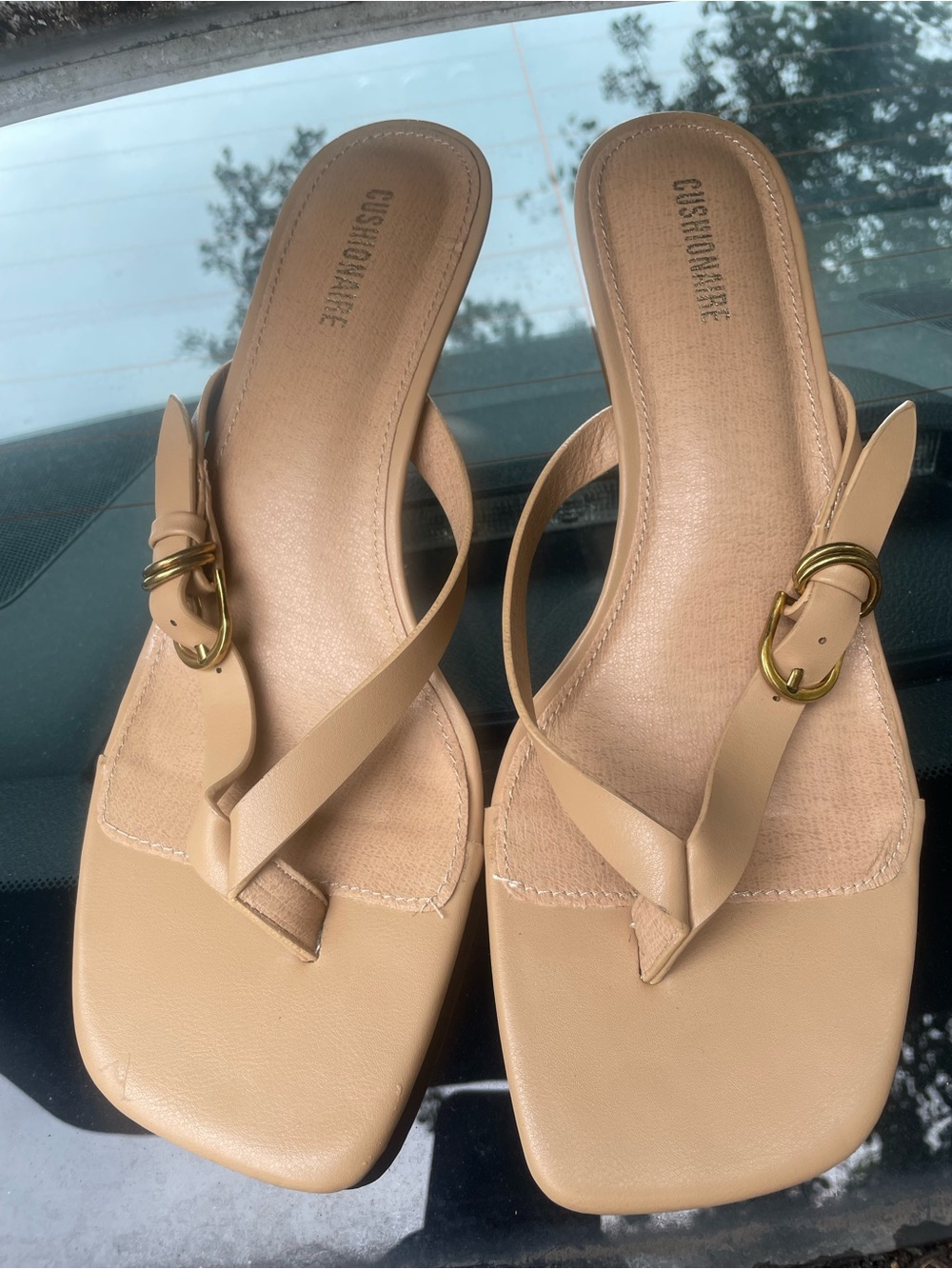 Cushionaire Women's Tan Buckle Thong kitten heels